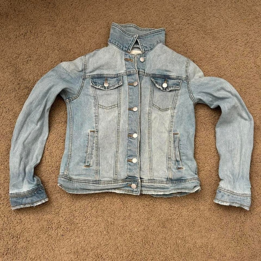 Youth Medium/ Adult XS Light wash denim jacket with white stitching details